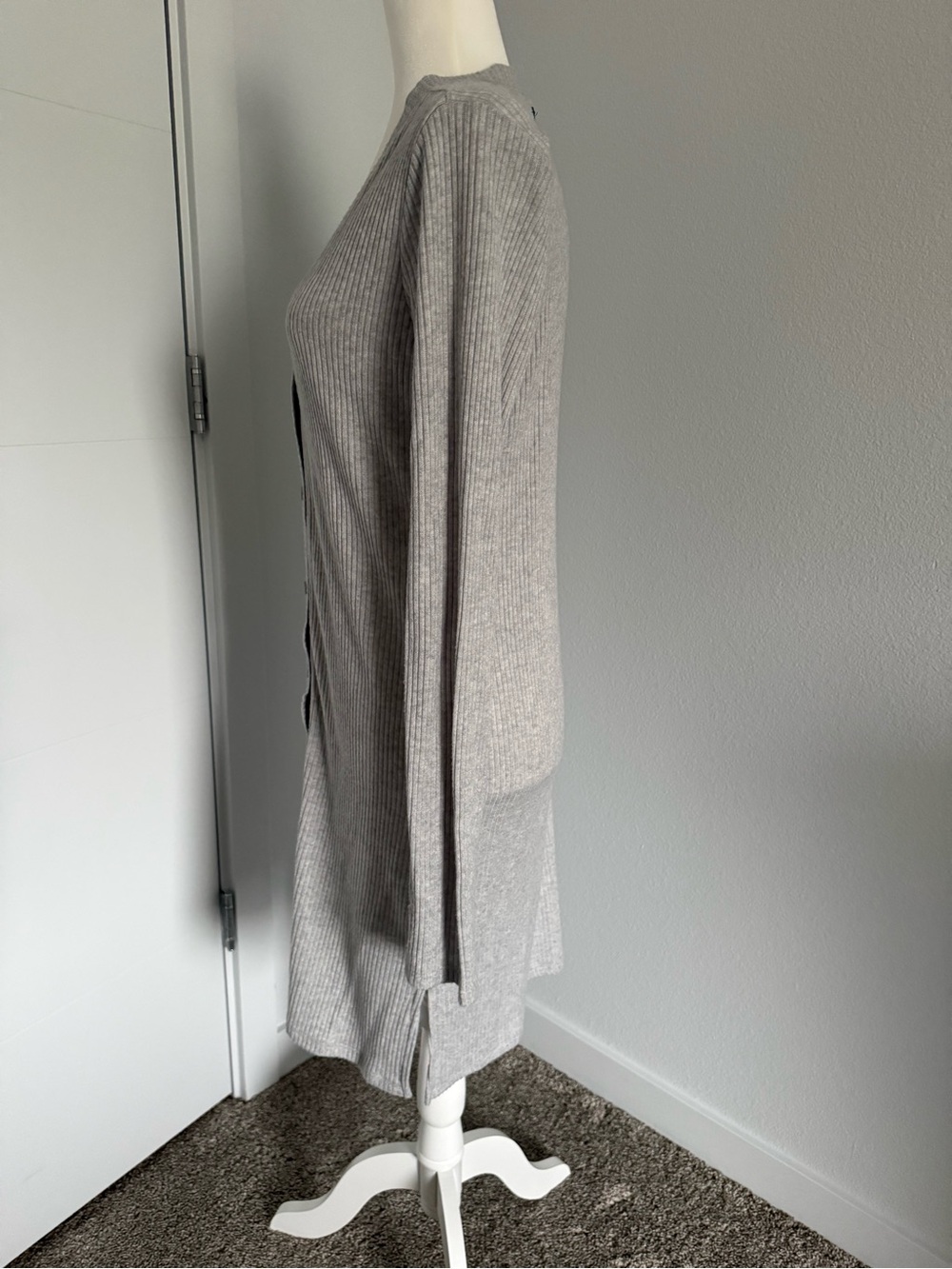 GAIAM Light Gray Ribbed Button-Front Cardigan - Picture 4 of 5